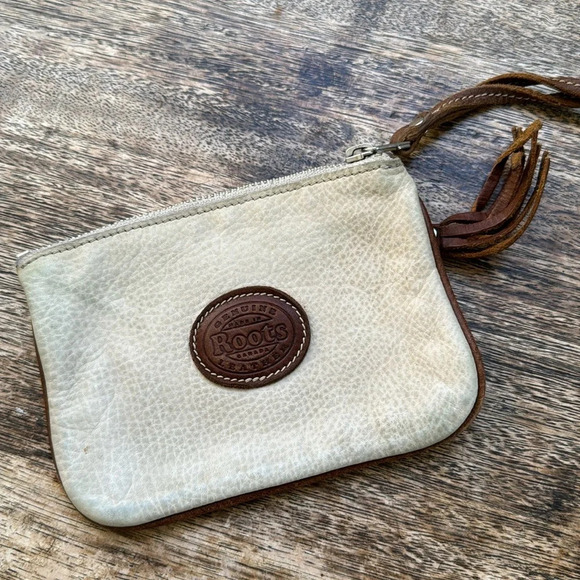 Roots leather pouch cream colored with brown leather logo made in Canada - Picture 1 of 6